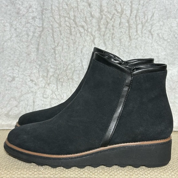 Clarks Womens Black Suede Sharon Heights Side Zip Ankle Booties Boots SZ 8.5 - Picture 2 of 11